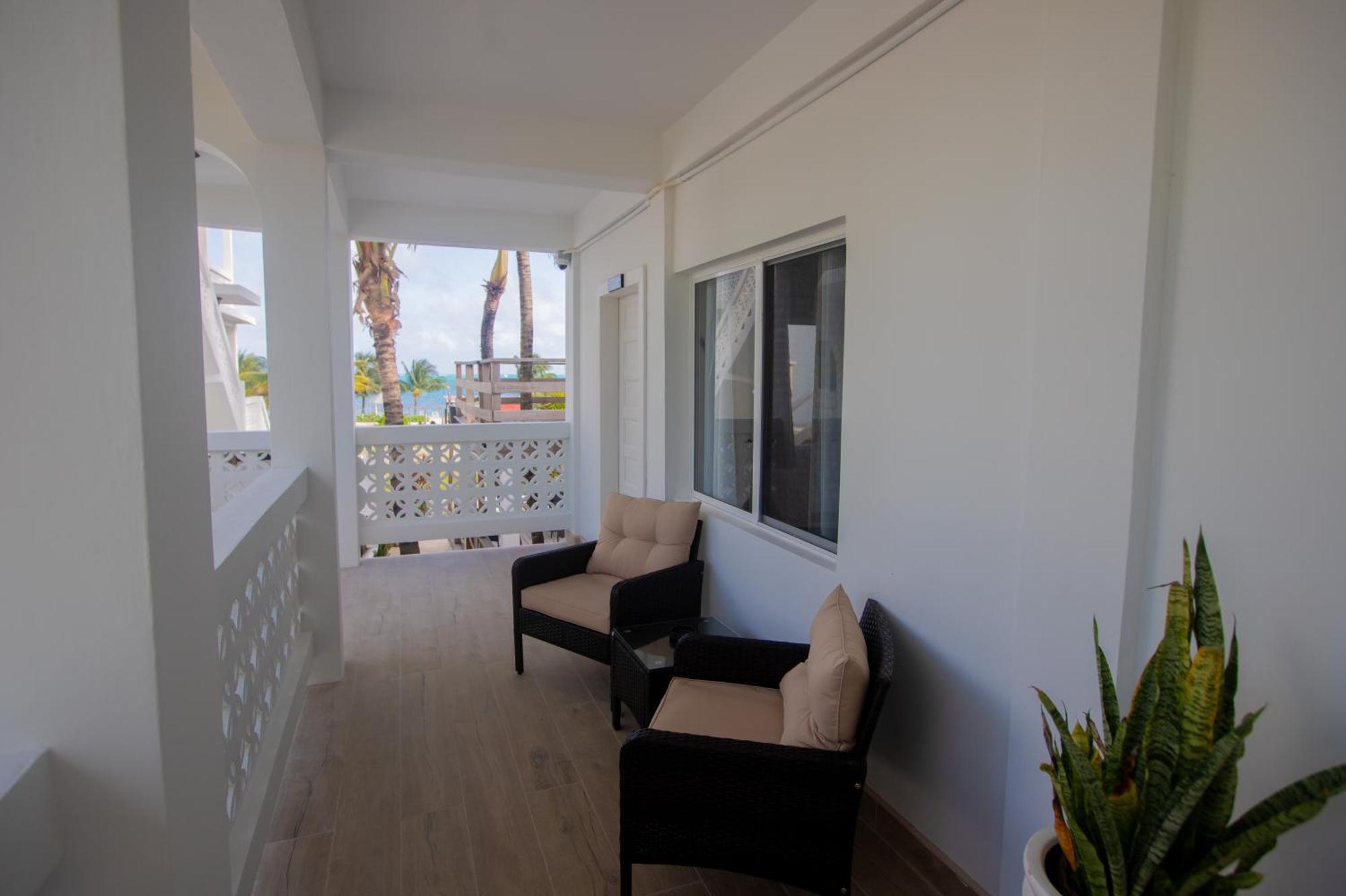 Treetops Hotel Caye Caulker Exterior photo